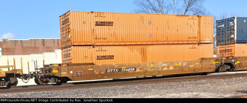 DTTX 724238A and two containers